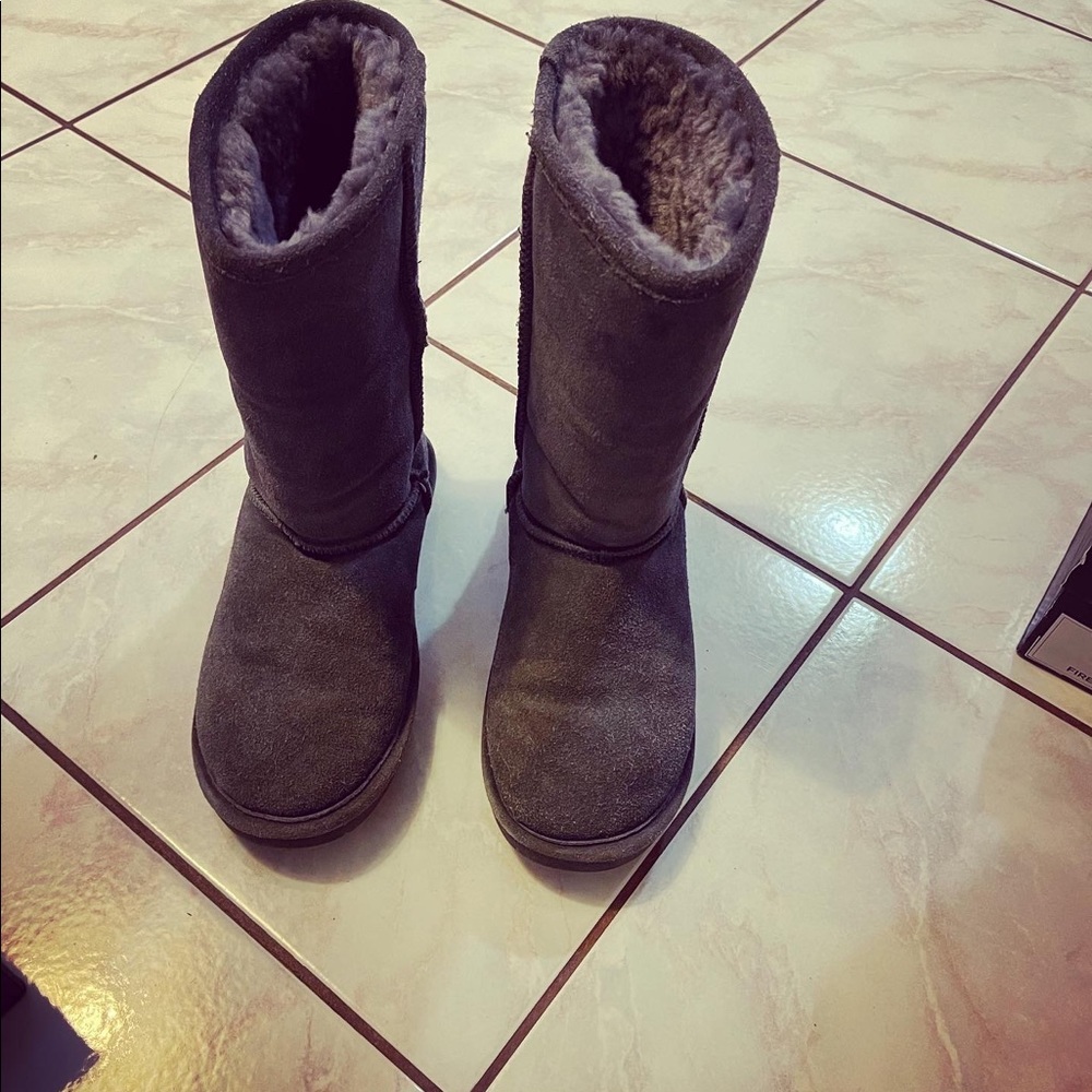 Gray BearPaw boots size 7